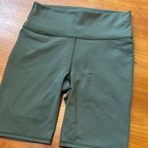 🆕 Fabletics Power Hold Green High-Waist Bike Shorts